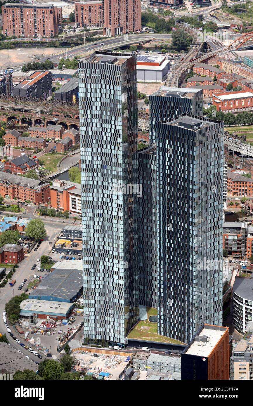Vista aerea dello sviluppo dei grattacieli di Deansgate Square (Owen Street) nel centro di Manchester Foto Stock