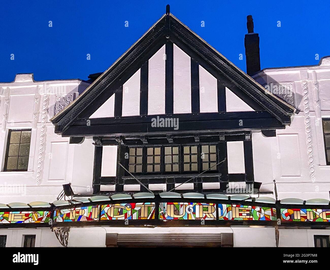 The Picture House (Wetherspoons) Pub at Dusk, Bridge Street, Stafford, Staffordshire, Inghilterra, Regno Unito Foto Stock