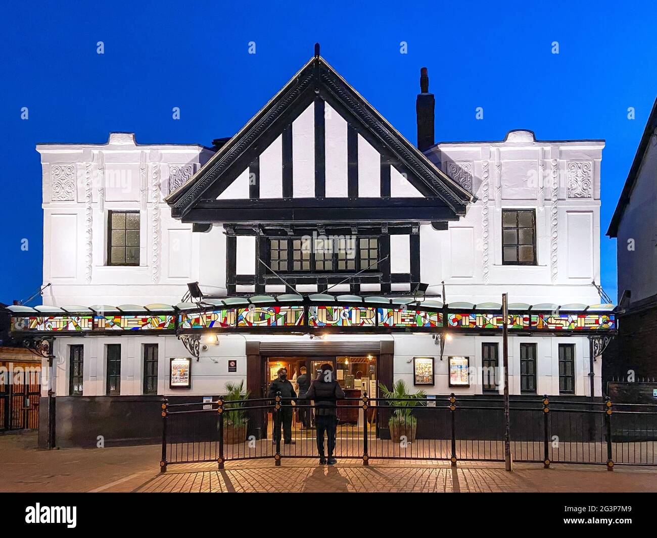 The Picture House (Wetherspoons) Pub at Dusk, Bridge Street, Stafford, Staffordshire, Inghilterra, Regno Unito Foto Stock