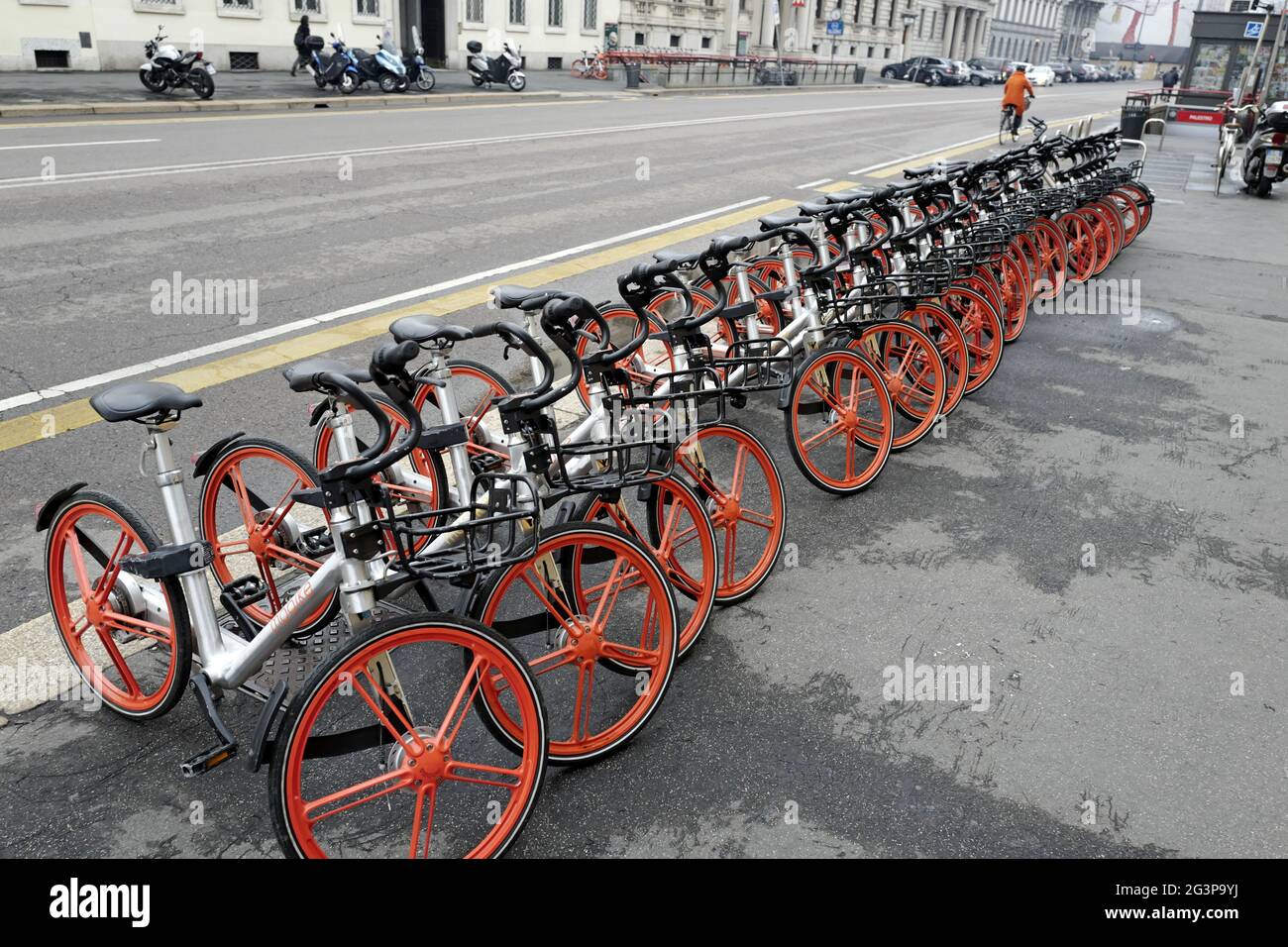 Noleggio di una stazione di biciclette a Milano. Foto Stock