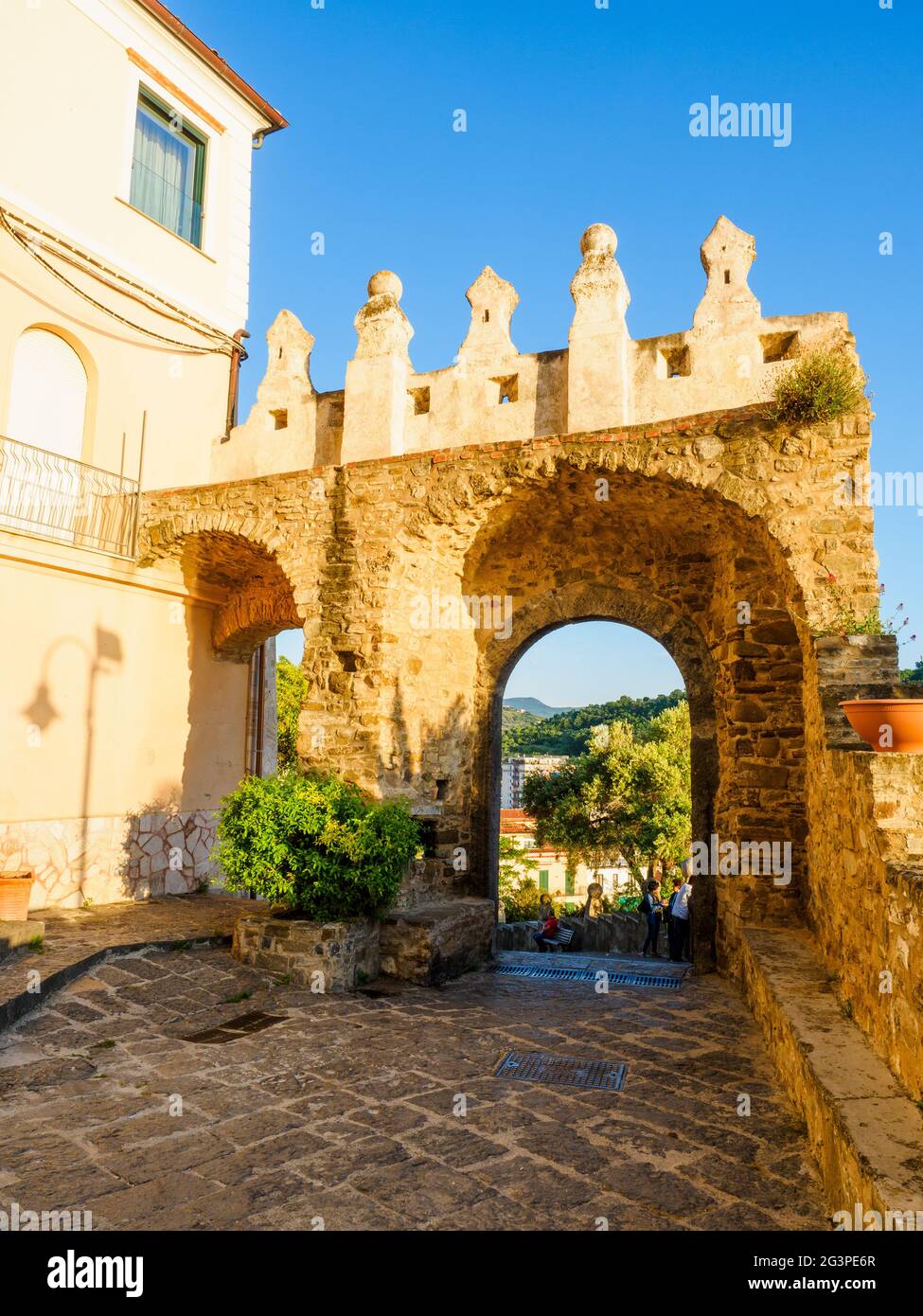 Portale degli scaloni, il più antico ingresso monumentale del centro storico di Agropoli - Salerno Foto Stock