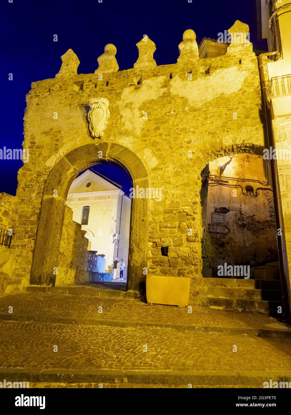 Portale degli scaloni, il più antico ingresso monumentale del centro storico di Agropoli - Salerno Foto Stock