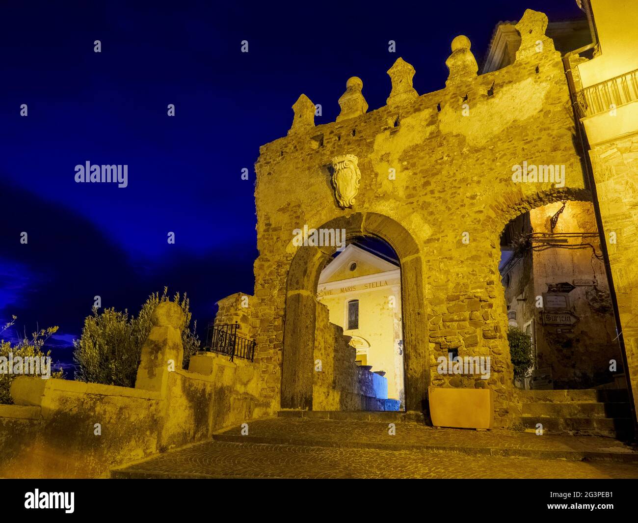 Portale degli scaloni, il più antico ingresso monumentale del centro storico di Agropoli - Salerno Foto Stock