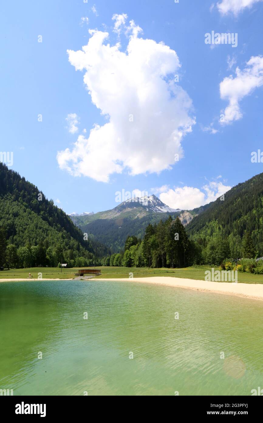 le lac de baignade du Pontet. Base de loisirs. Les Contamines-Montjoie. Alta Savoia. Auvergne-Rhône-Alpes. Francia. Foto Stock