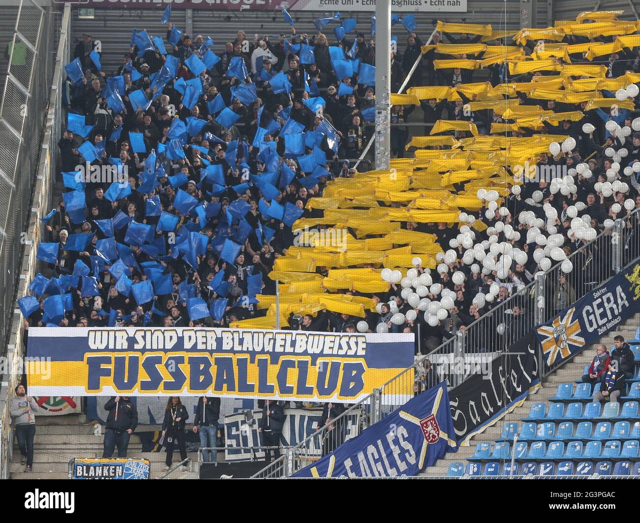 Fan Block del FC Carl Zeiss Jena alla partita Away a Magdeburg DFB 3.Liga stagione 2019-20 Foto Stock