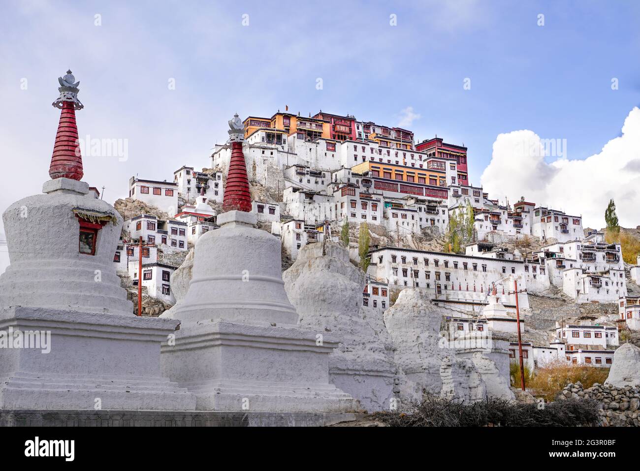 Il vecchio monastero di Thiksay nel piccolo villaggio di Theksey Foto Stock