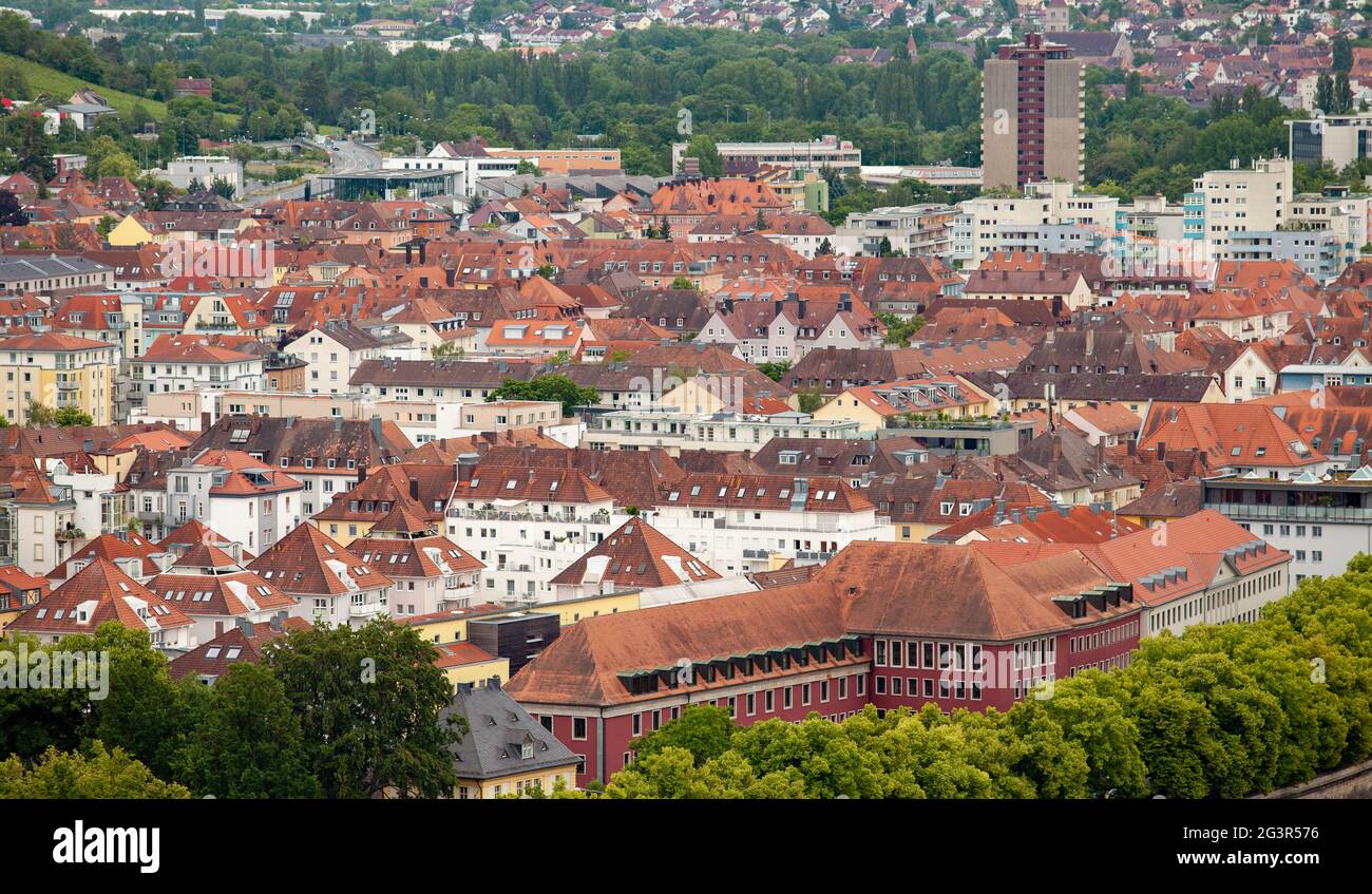 Vista sulla città tedesca di Wurzburg, vista dalla collina. Foto Stock