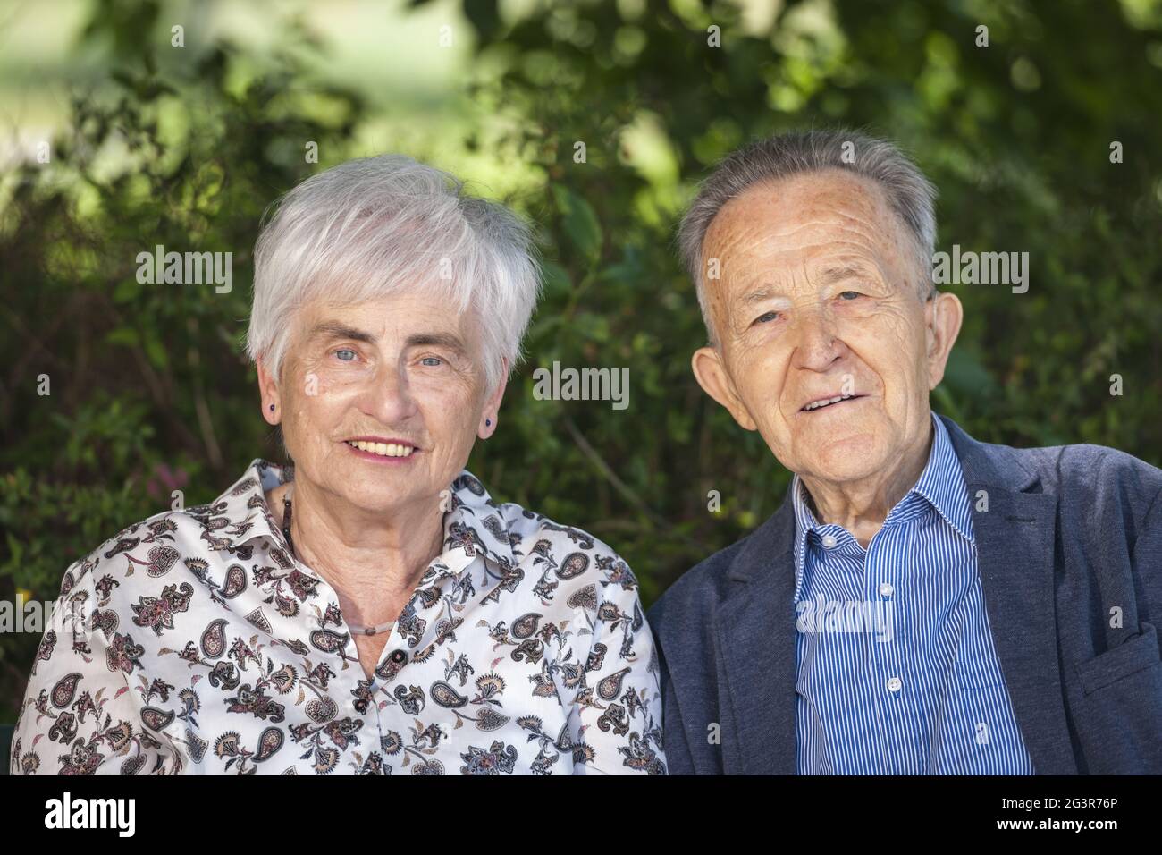Una coppia di pensionati meravigliosa Foto Stock