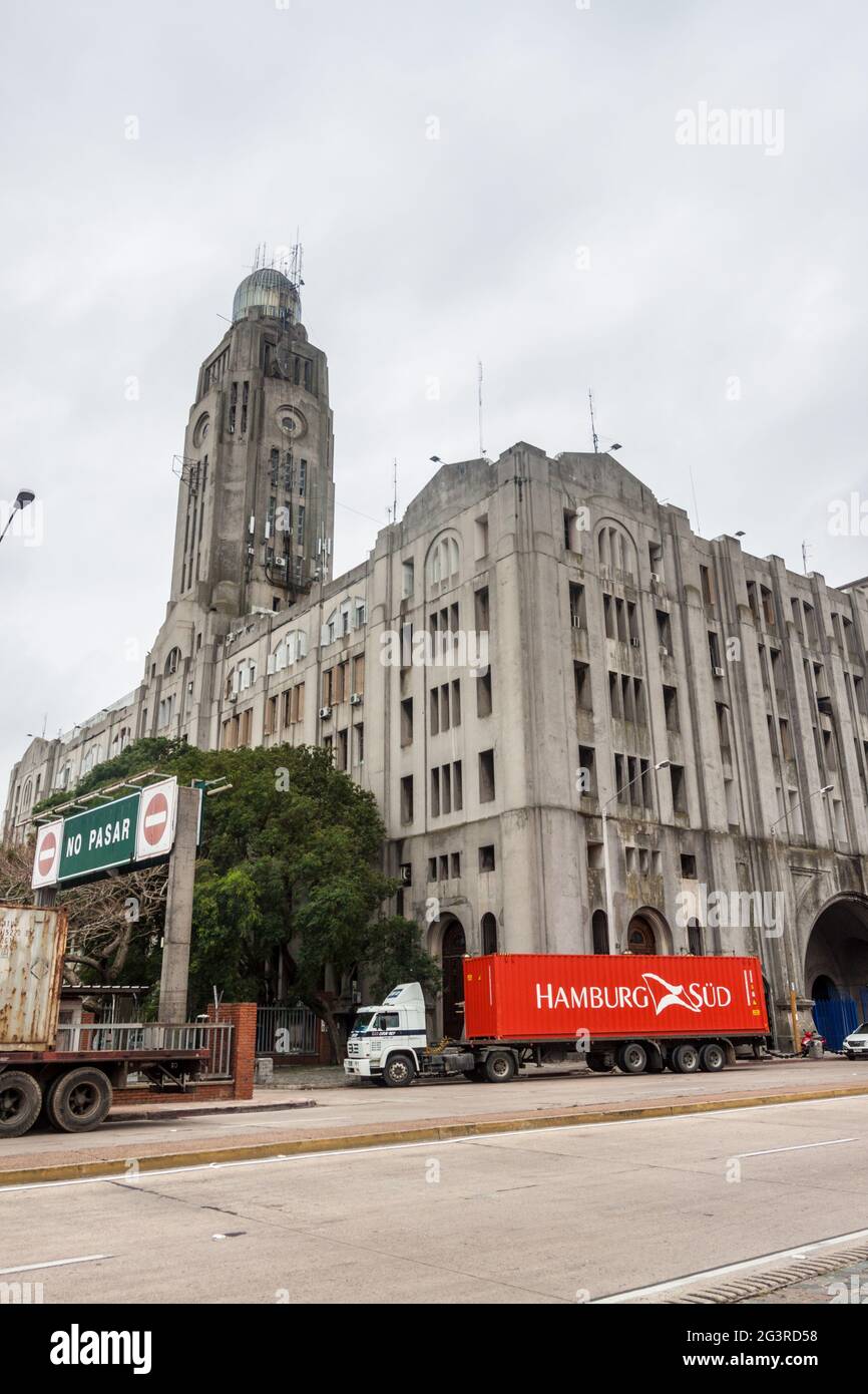 MONTEVIDEO, URUGUAY - 19 FEBBRAIO 2015: Costruzione del comando generale della Marina nazionale a Montevideo, Uruguay Foto Stock