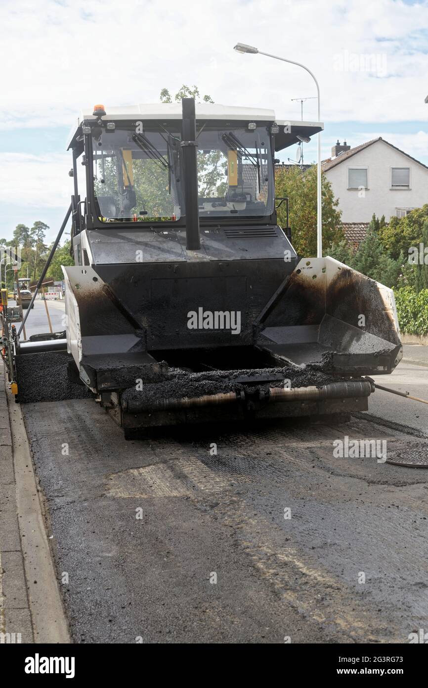 L'asfaltatrice attende un nuovo asfalto Foto Stock