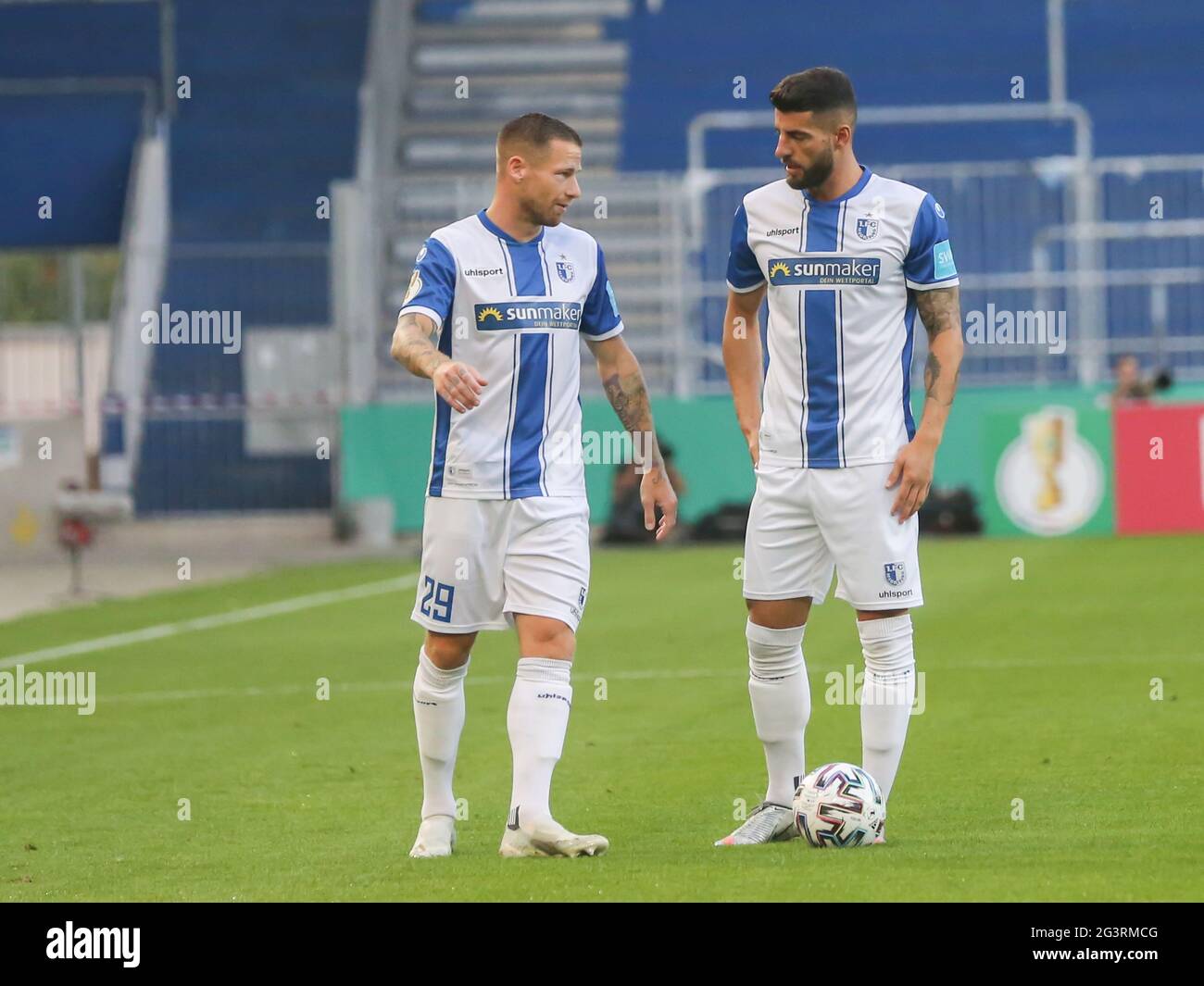 Timo Perthel e JÃ¼rgen Gjasula entrambi 1.FC Magdeburg DFB 3.Liga Stagione 2020-21 Foto Stock