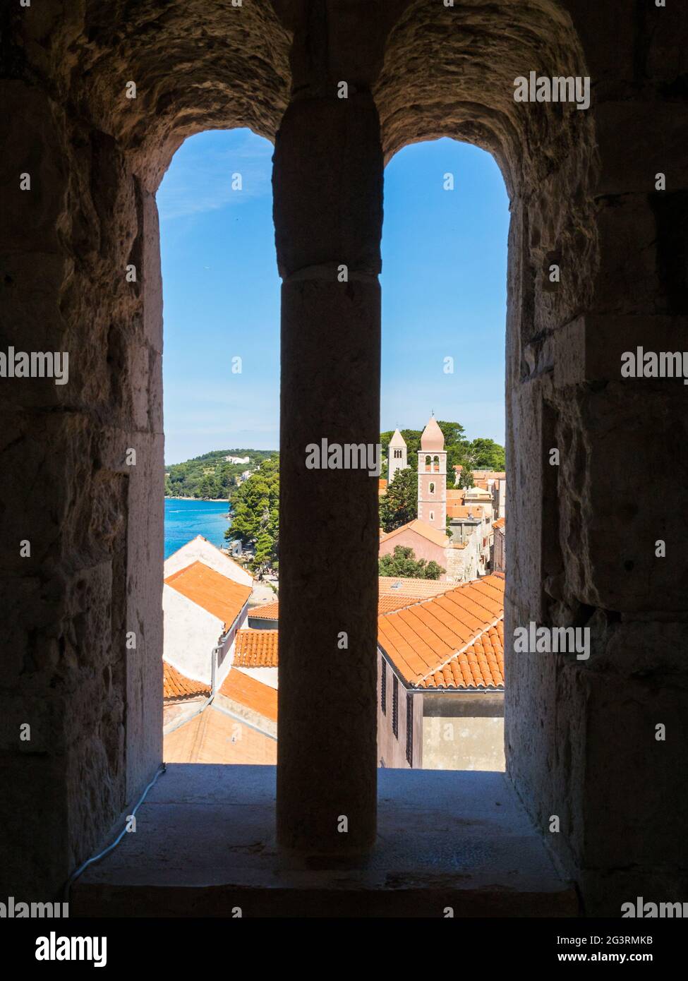 Punto di osservazione da un campanile della città vecchia di Rab Croazia Foto Stock