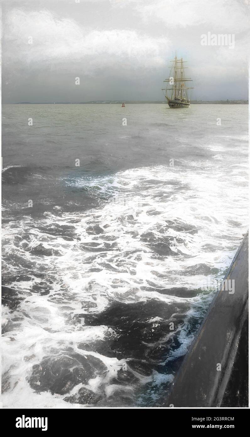 Nave alta sul Mersey dal traghetto "Royal Iris" Foto Stock