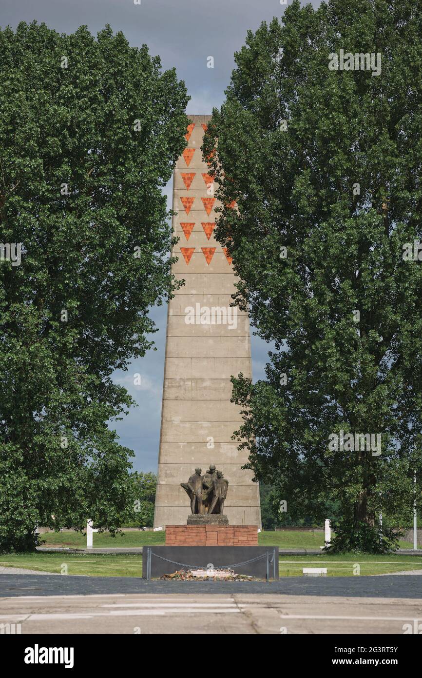 Sachsenhausen Monument-National Memorial GDR ha messo in memoria 1961 prigionieri che sono morti in questo campo di concentramento nazista 1936 a. Foto Stock