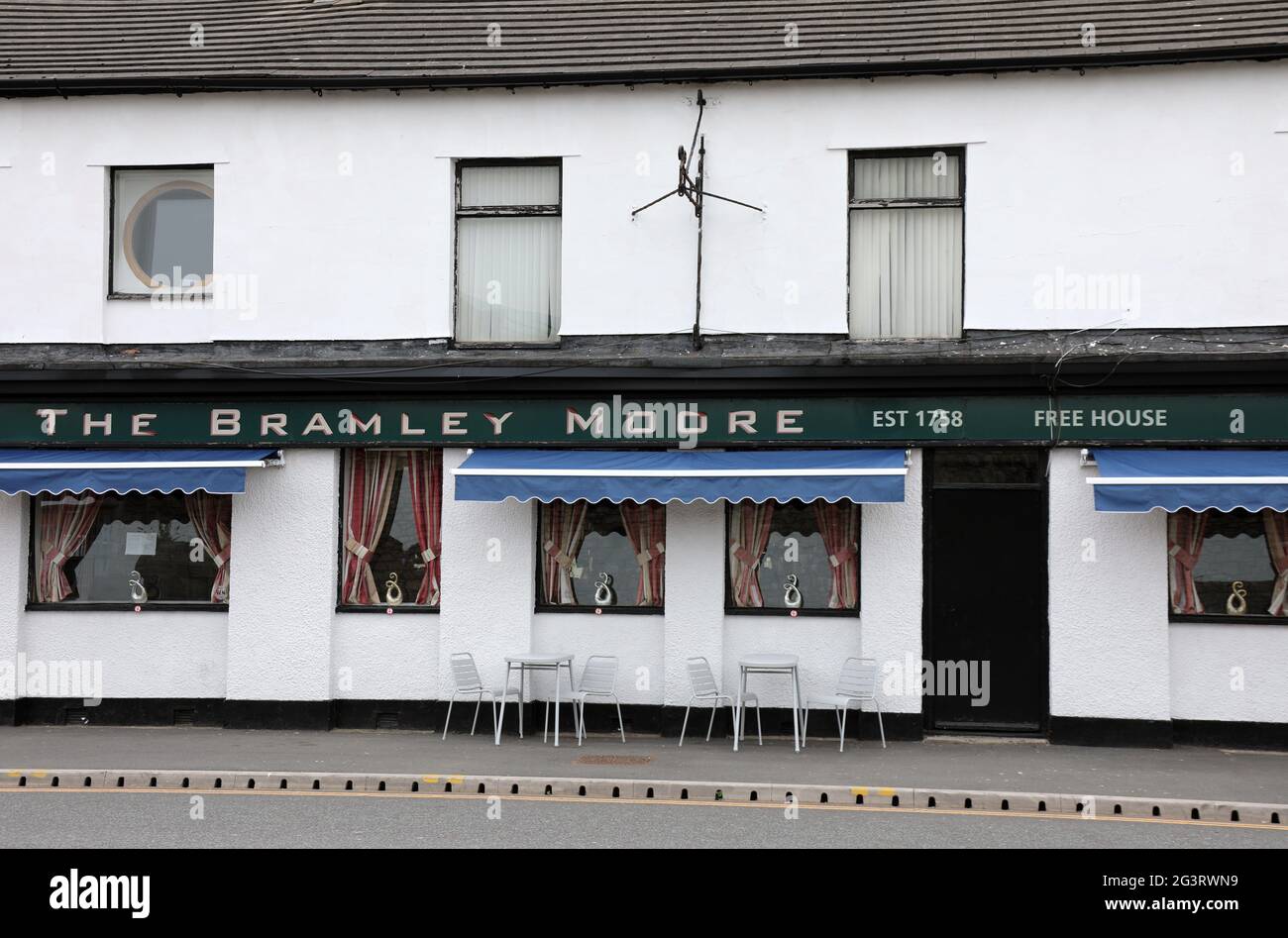 Il pub Bramley Moore su Regent Road al Liverpool Dockside Foto Stock