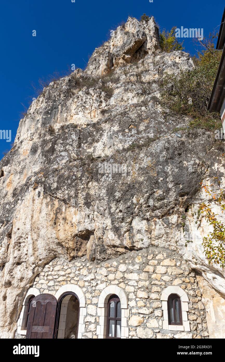 Monastero medievale di roccia di Basarbovo dedicato a San Dimitar Basarbowski, Ruse Regione, Bulgaria Foto Stock