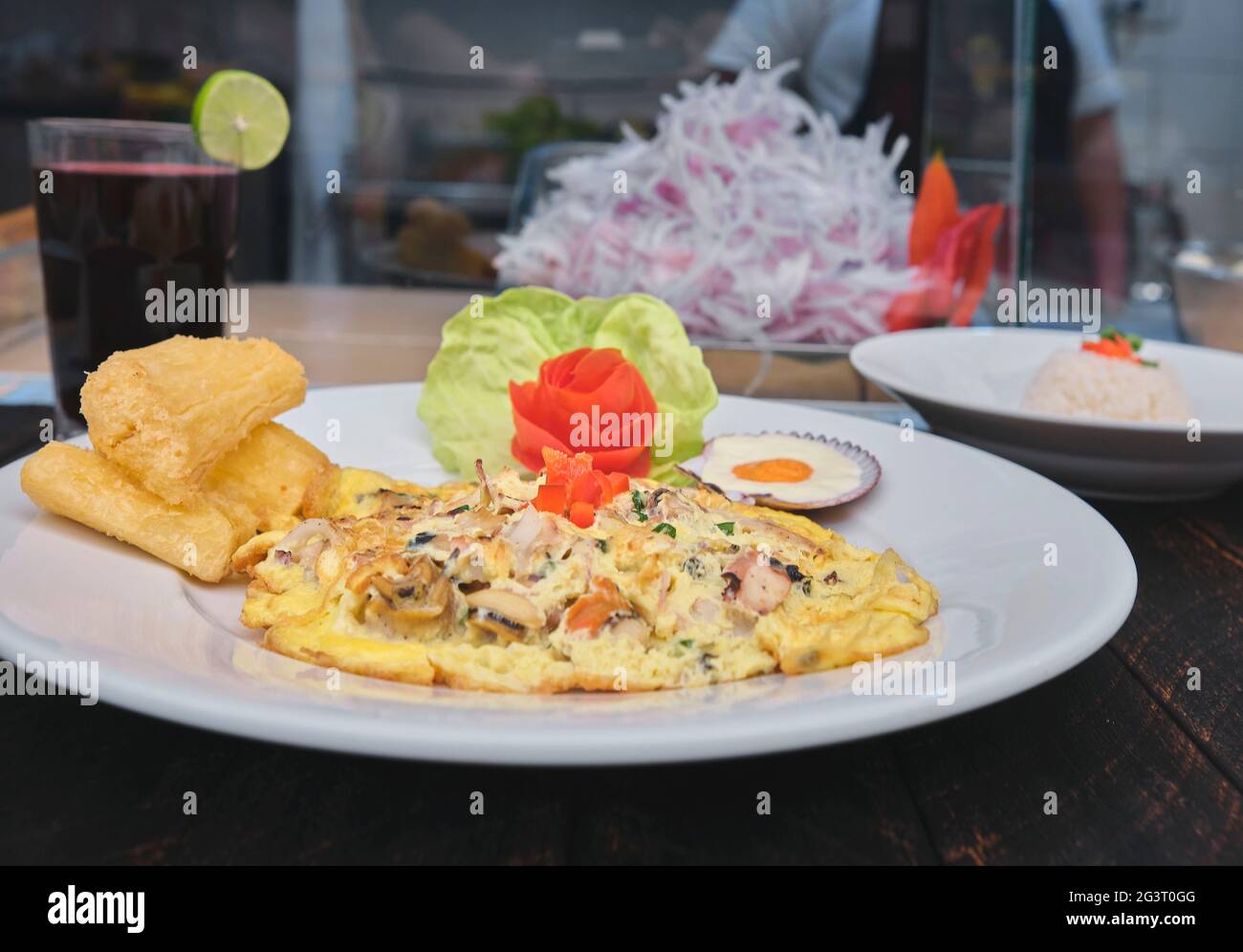 Cibo peruviano, omelette di pesce 'tortilla de mariscos', fuoco selettivo Foto Stock