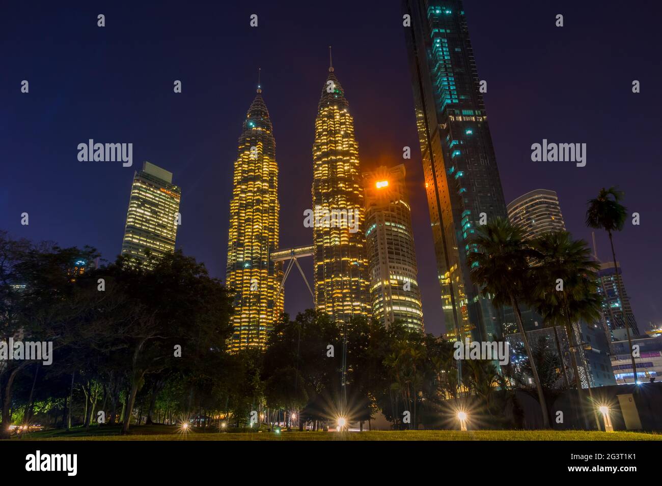 Twin Towers Petronas nella notte Kuala Lumpur Foto Stock