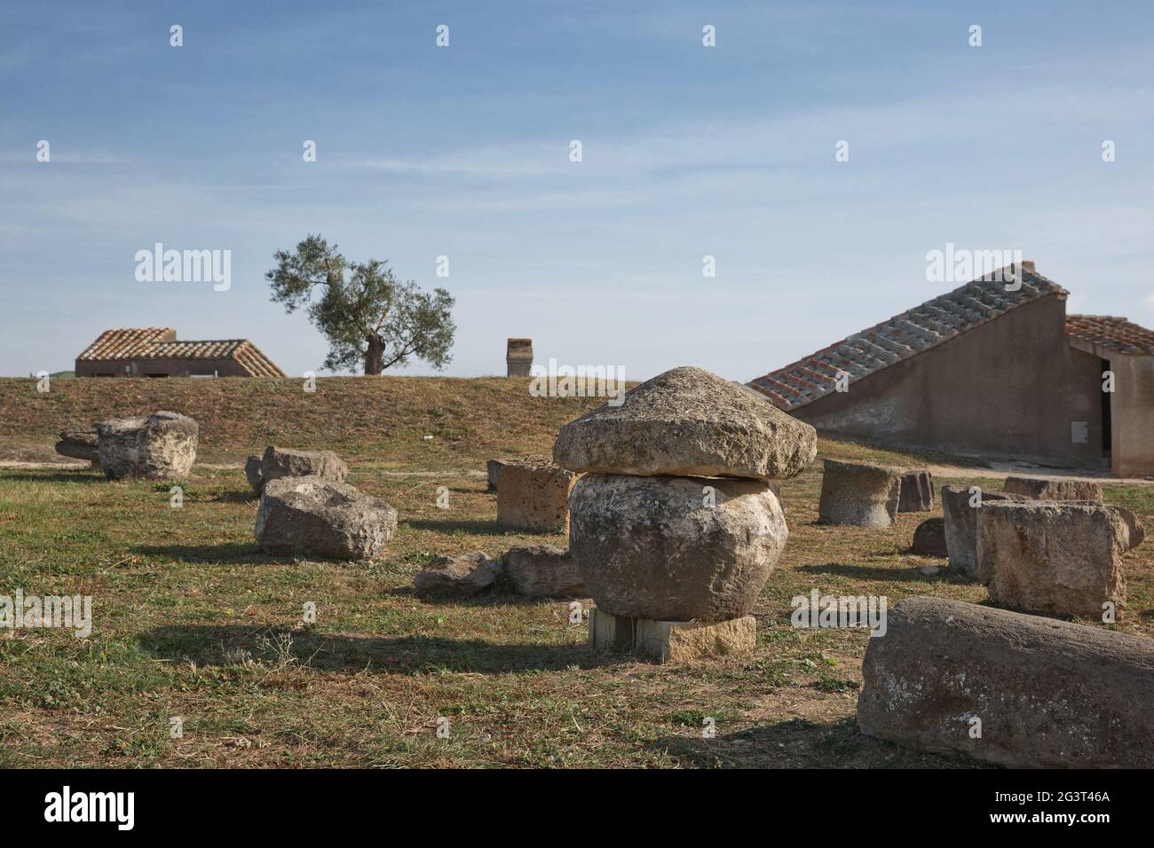 La necropoli etrusca di Monterozzi (VIII sec. a.C.) è un sito patrimonio dell'umanità dell'UNESCO a Tarquinia, provincia di Cerveteri, in Italia Foto Stock