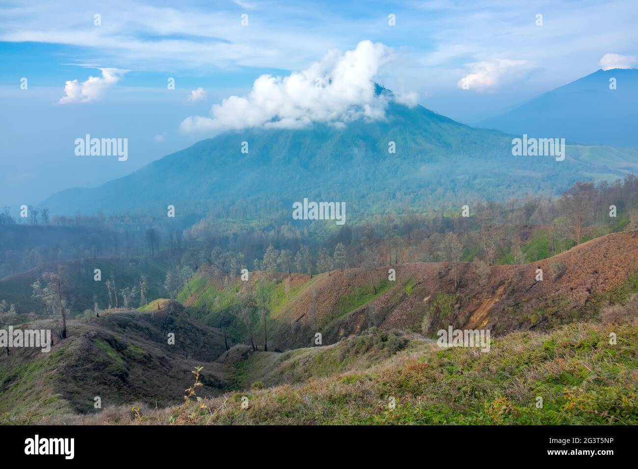 Vulcano mattutino sull'Isola di Giava Foto Stock