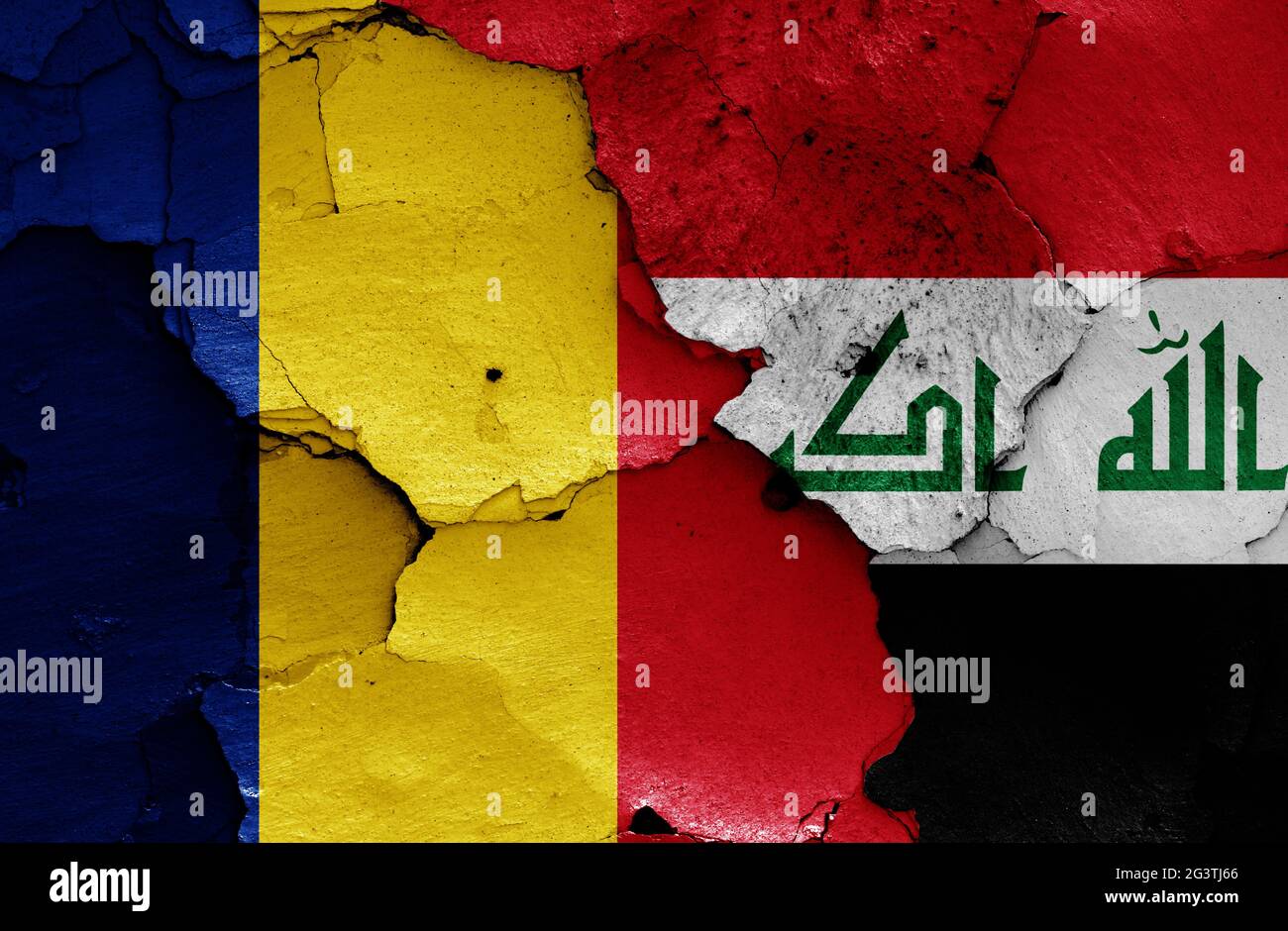 Bandiere di Romania e Iraq dipinte su pareti incrinate Foto Stock