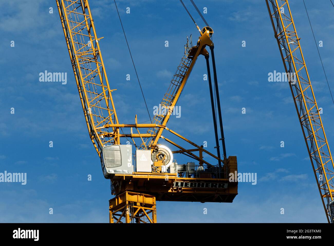 Una gru Liebherr in un cantiere a Montreal, Canada Foto Stock