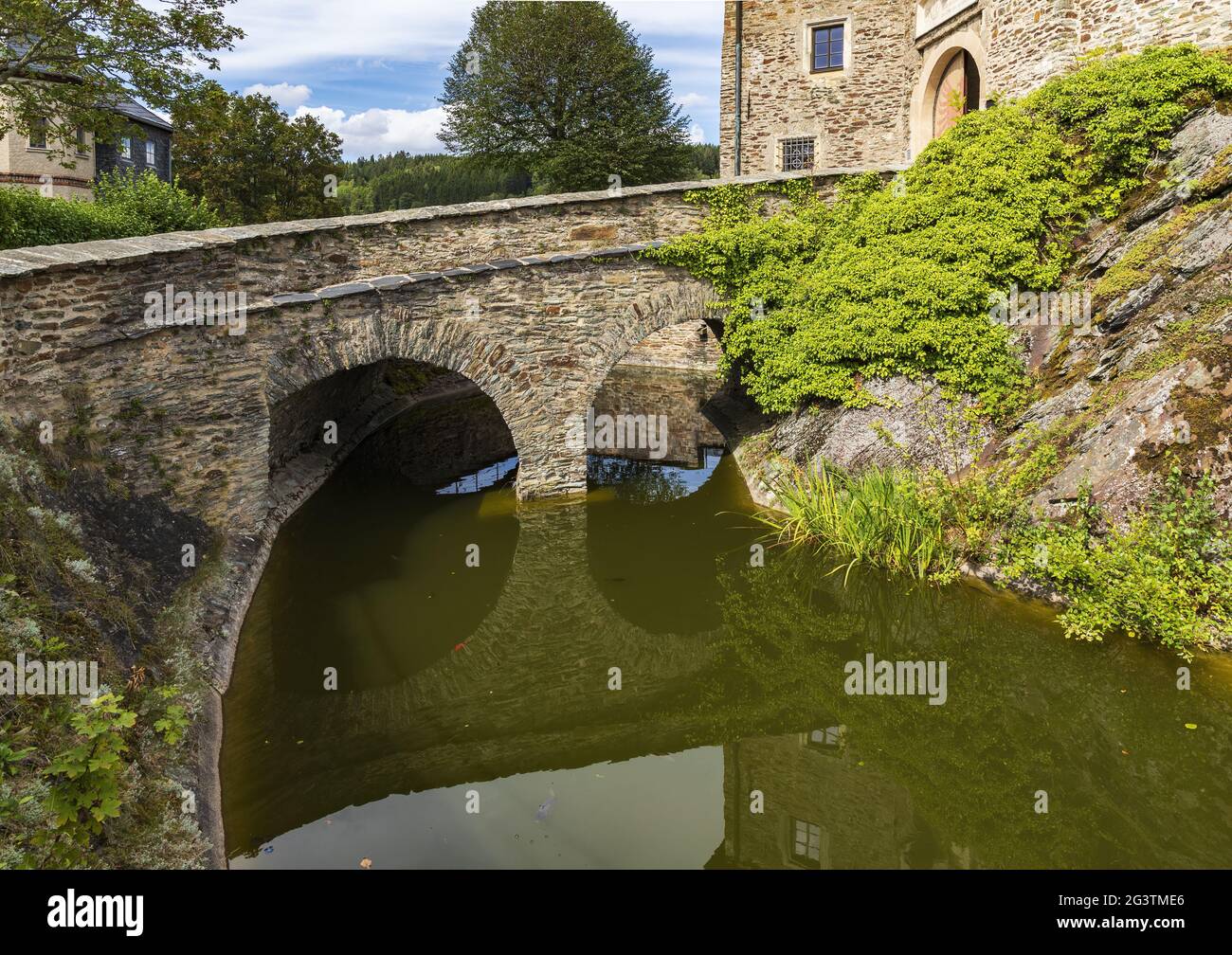 Il ponte sul fossato del Castello di Lauenstein alla porta interna del castello centrale Foto Stock