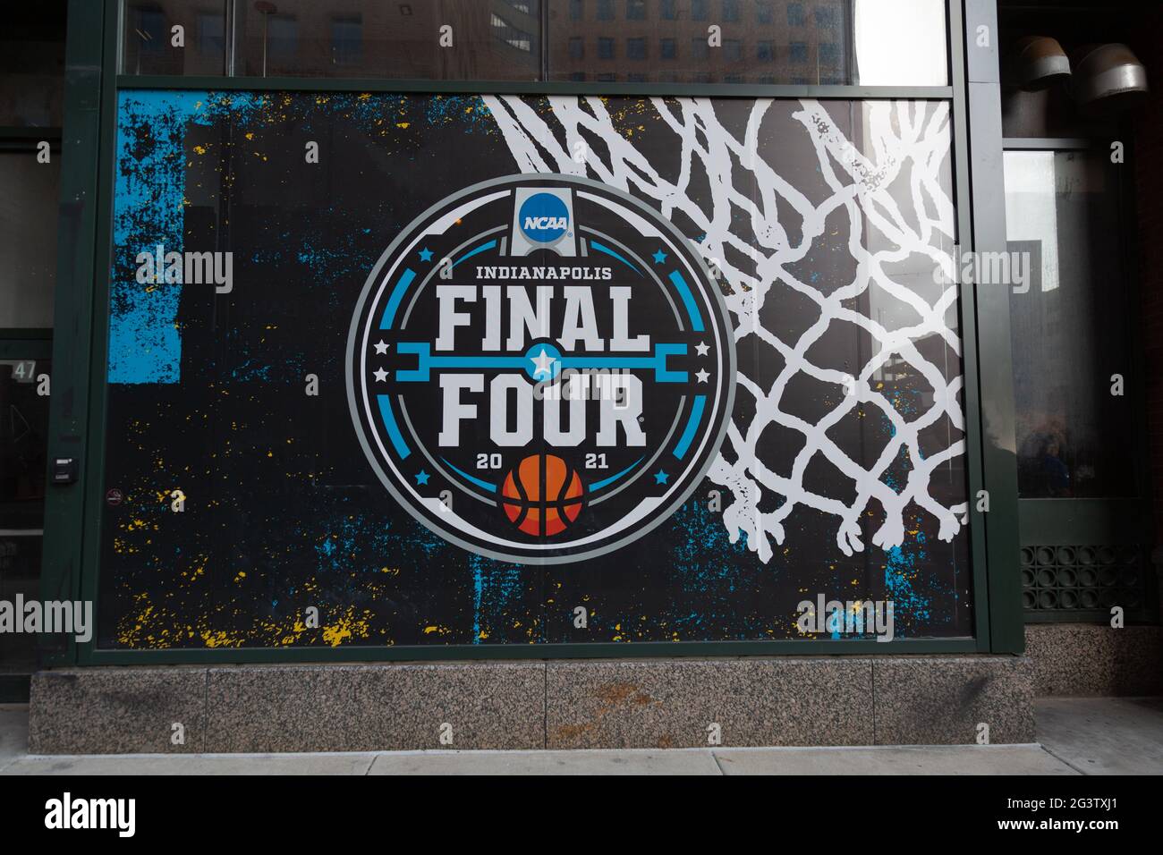 Un poster finale della NCAA nel centro di Indianapolis riconosce il torneo di pallacanestro del college nazionale che si tiene in città. Foto Stock