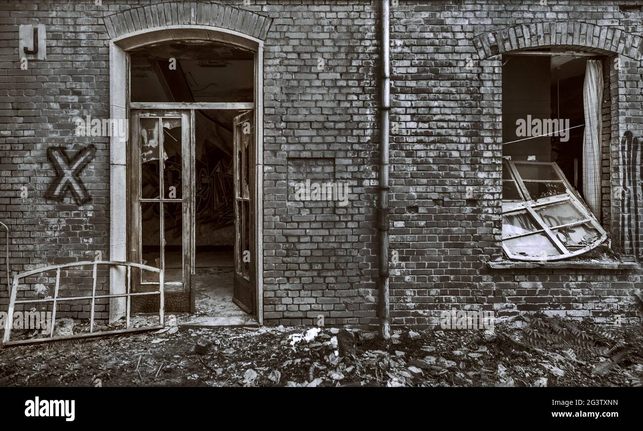 Un vecchio edificio prima della demolizione Foto Stock