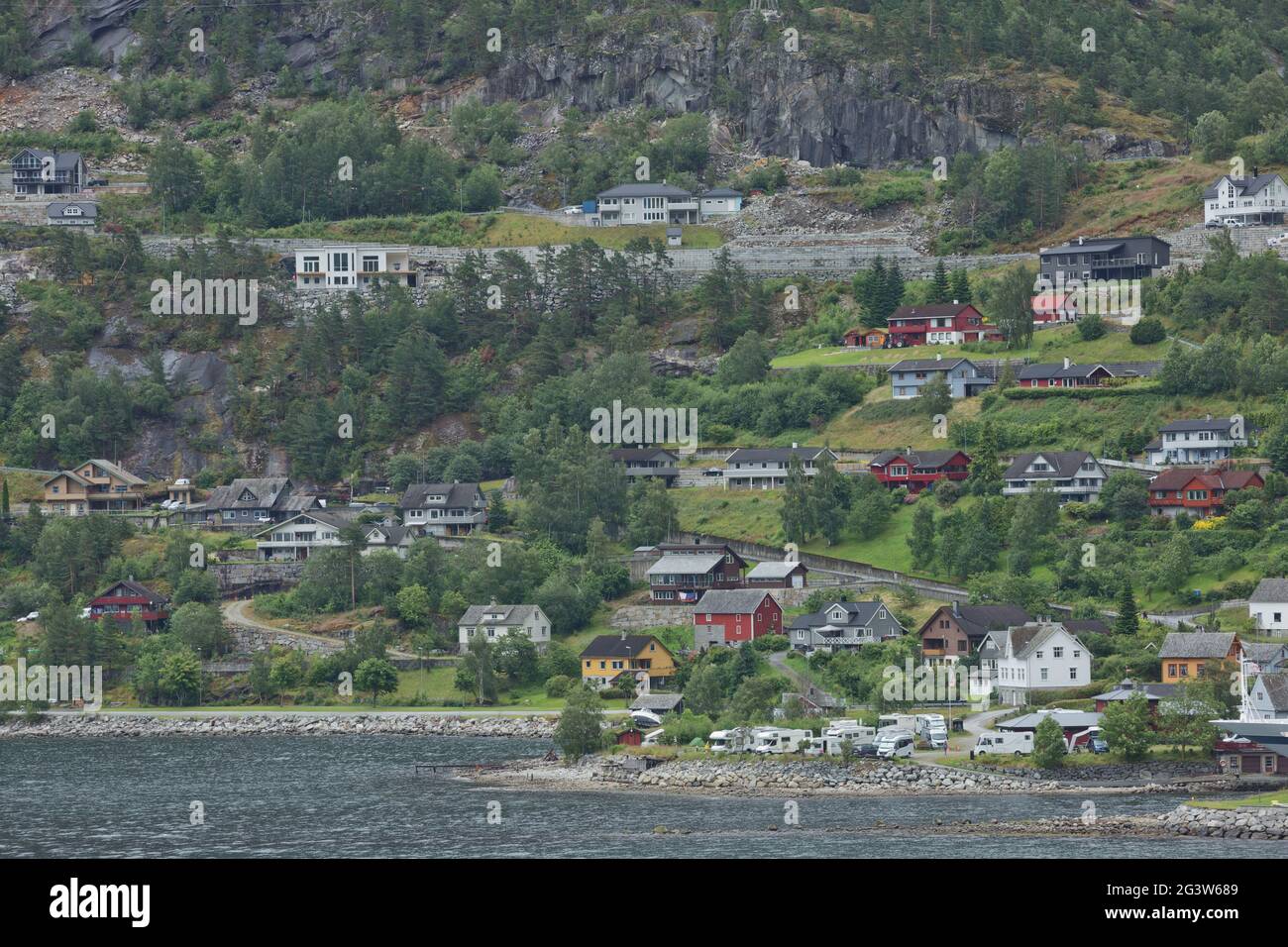 Il villaggio di Eidfjord in Norvegia è un importante porto di scalo per navi da crociera. Si trova alla fine di Foto Stock