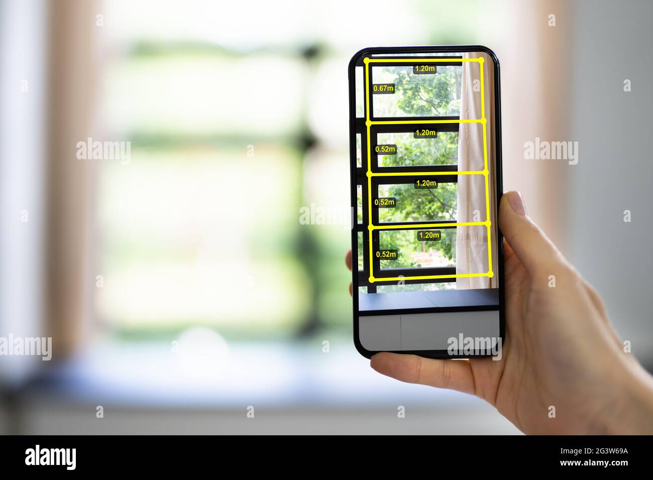App di misurazione della finestra di AR Mobile Phone e Virtual Meter Foto Stock