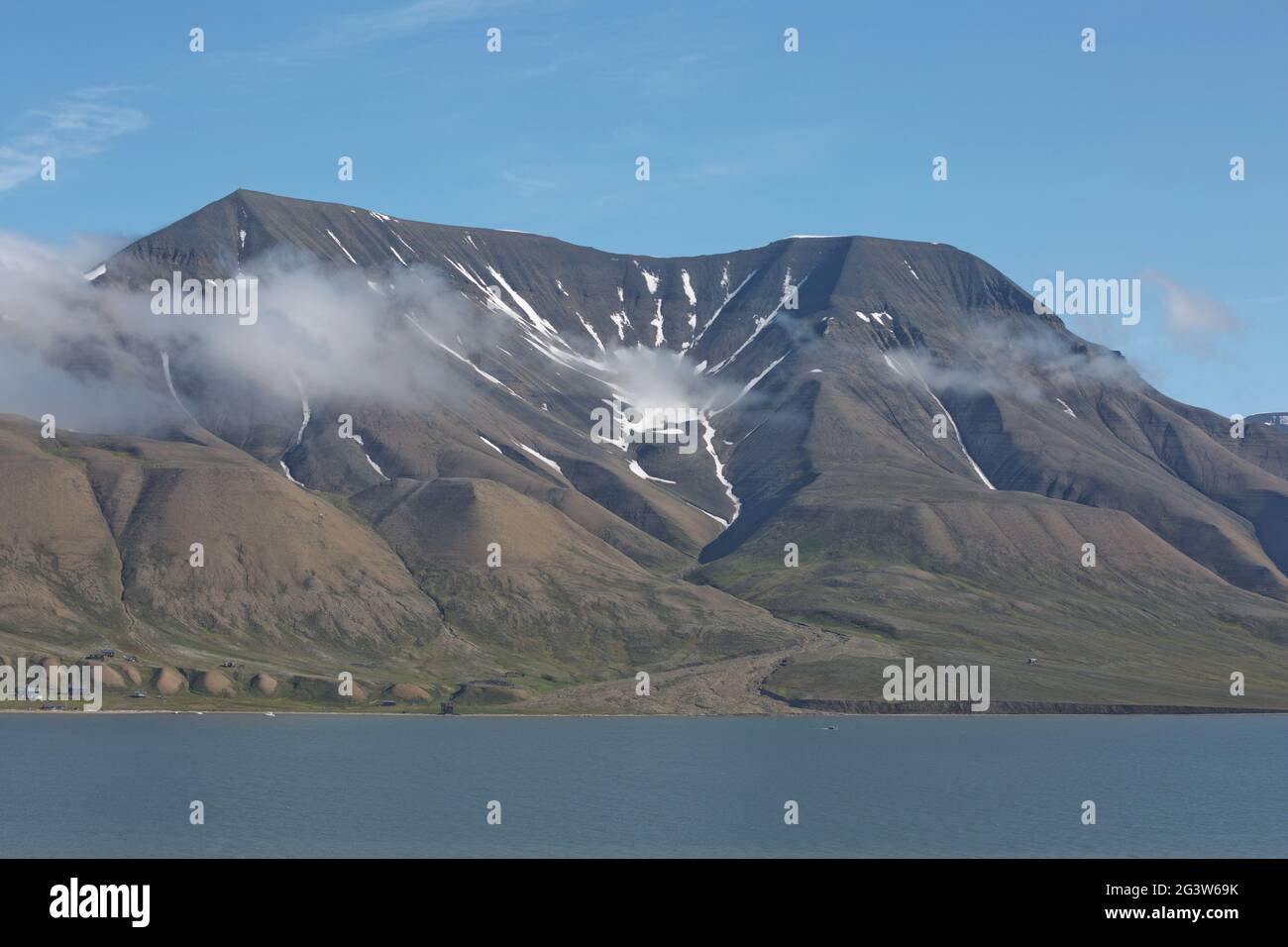 Bella natura e paesaggio vicino Longyearbyen, Spitsbergen in Norvegia Foto Stock