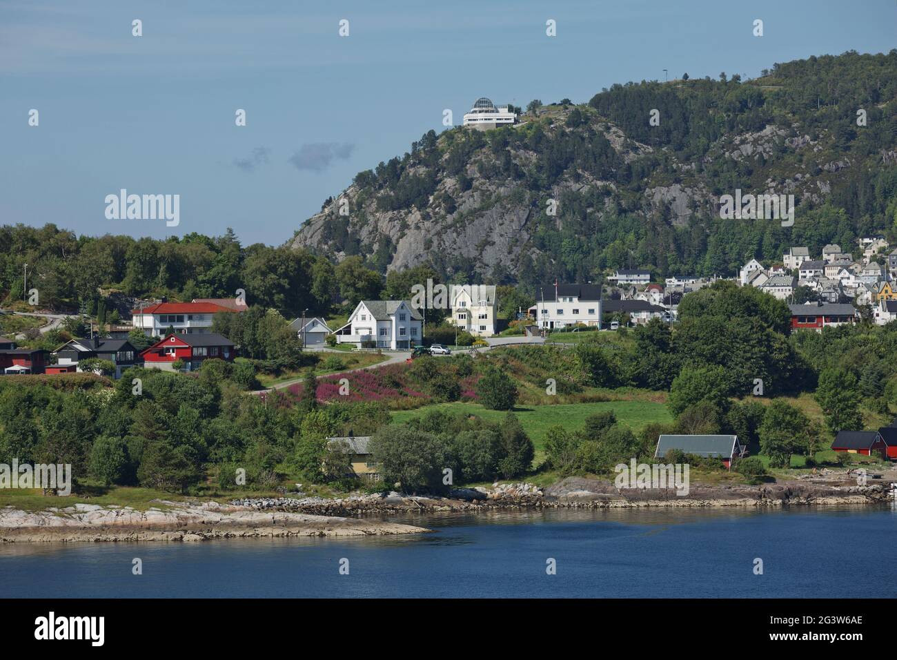 Bella vista di Alesund, città portuale sulla costa occidentale della Norvegia, all'ingresso del Geirangerfj Foto Stock