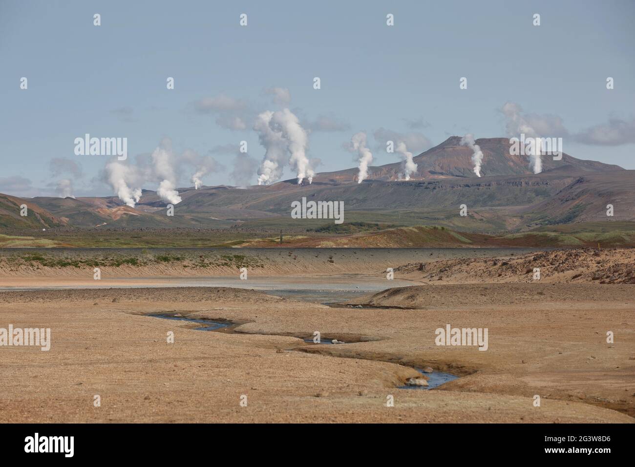 nÃ¡maskarÃ°. Campo di fumarole a Namafjall, Islanda. Paesaggio geotermico Namaskard con piscina di fango Foto Stock