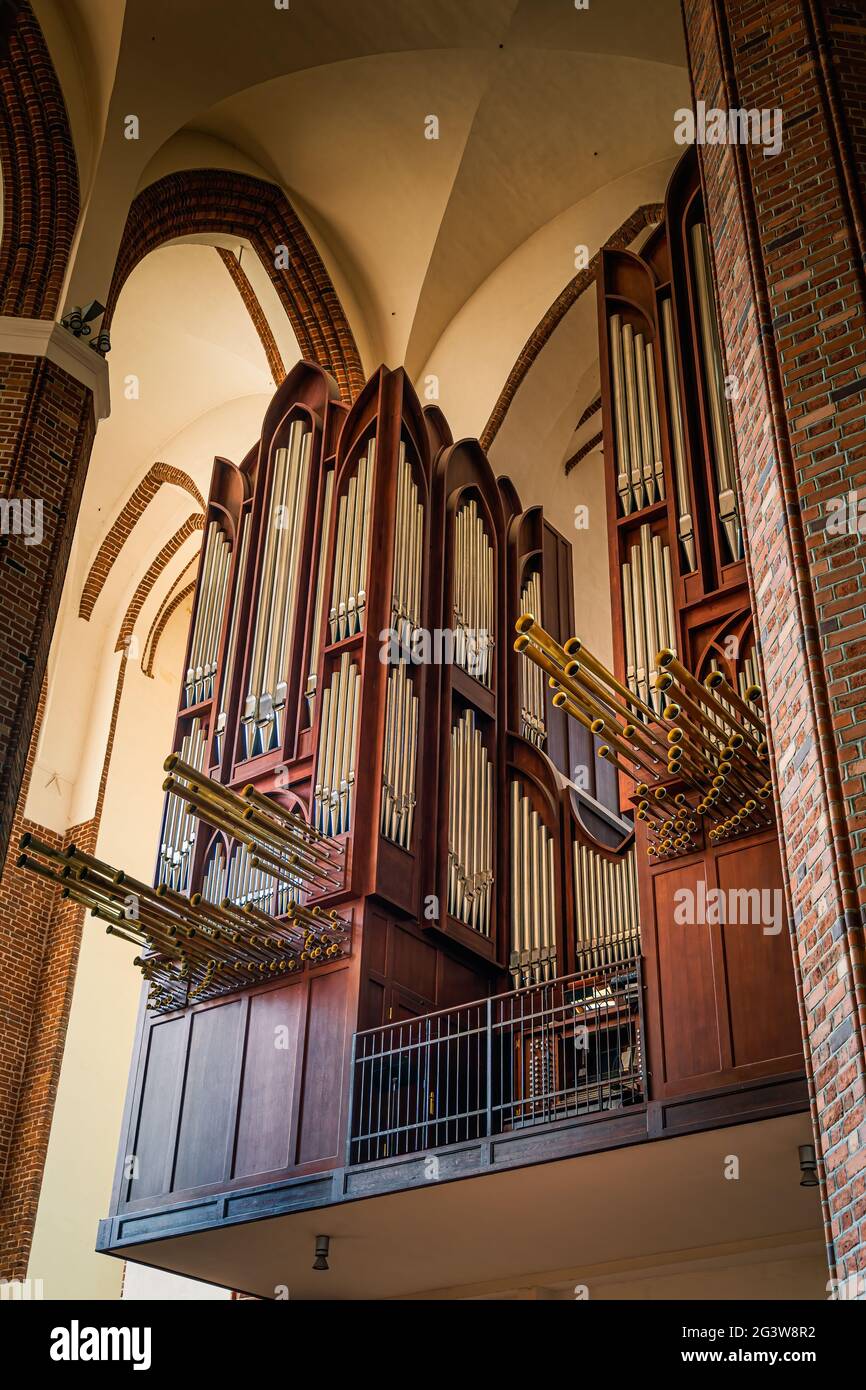 Alti organi a tubo nella Basilica Cattedrale di San Giacomo Apostolo a Szczecin Foto Stock