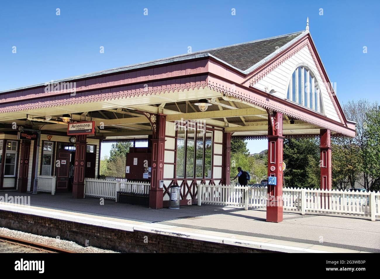 La stazione ferroviaria di Aviemore serve la città e la località turistica di Aviemore nelle Highlands della Scozia. Preso ad Aviemore, Scozia il 25 maggio 2013. Foto Stock