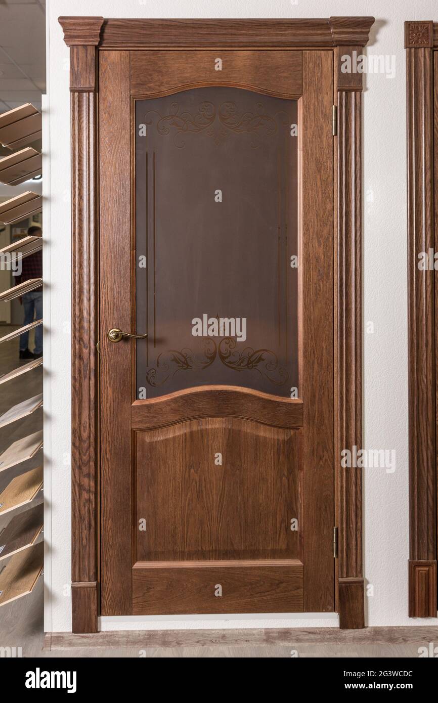 Clip di alta qualità - porta per interni di design. Porte in plastica e legno in stile moderno. Porta wi Foto Stock