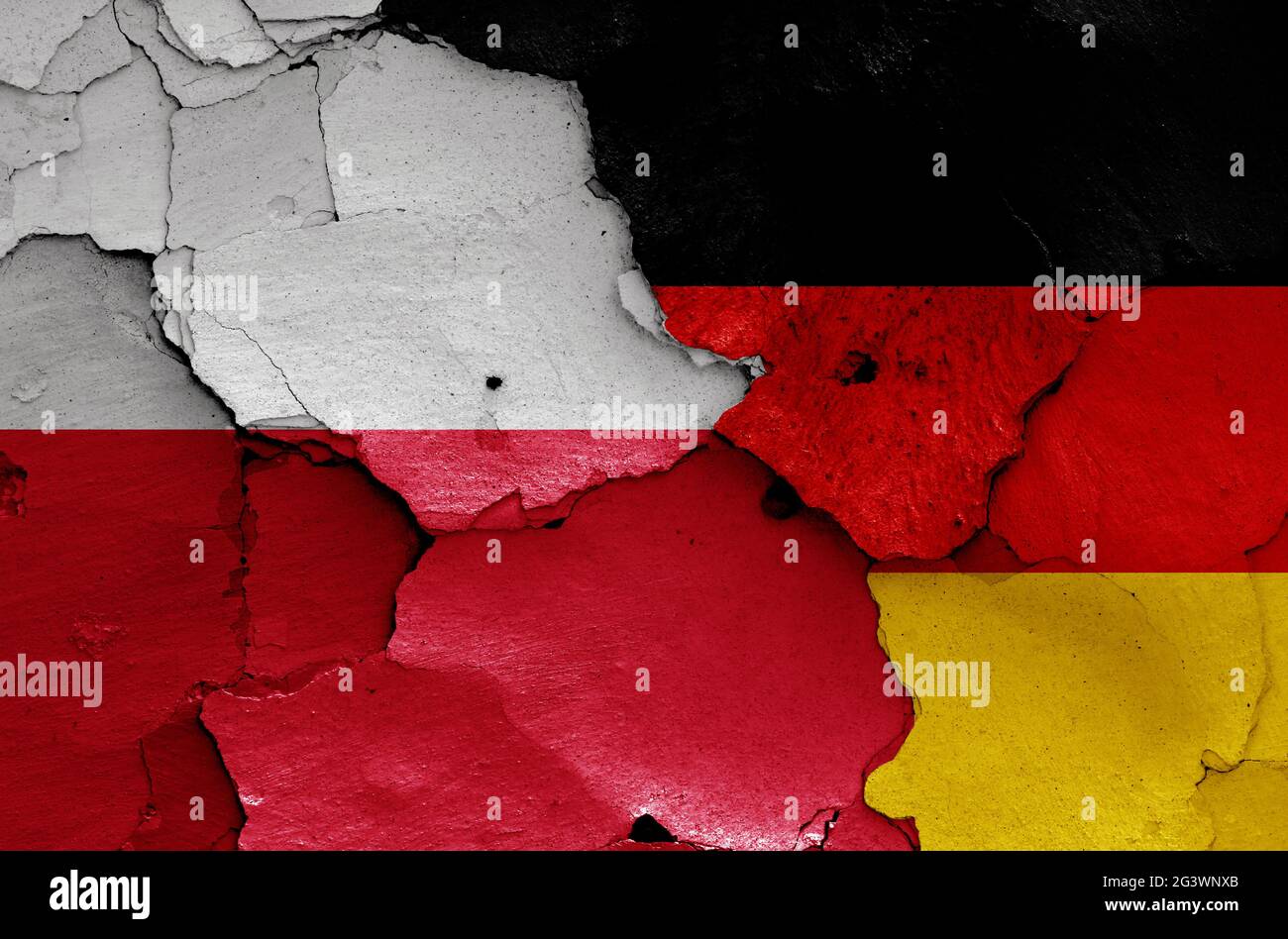 Bandiere di Polonia e Germania dipinte su pareti incrinate Foto Stock