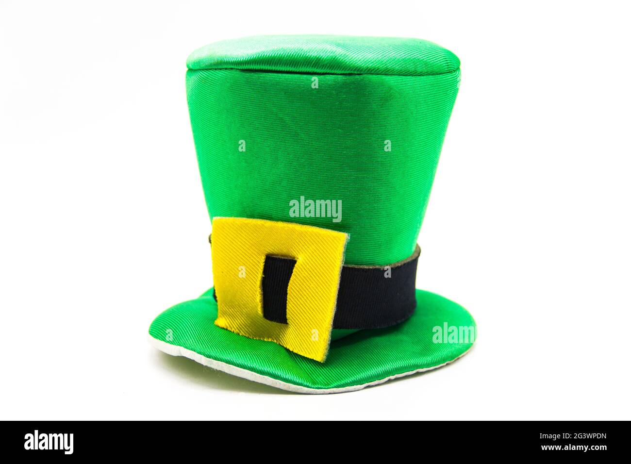 Cappello verde su sfondo bianco, concetto di giorno st patricks Foto Stock