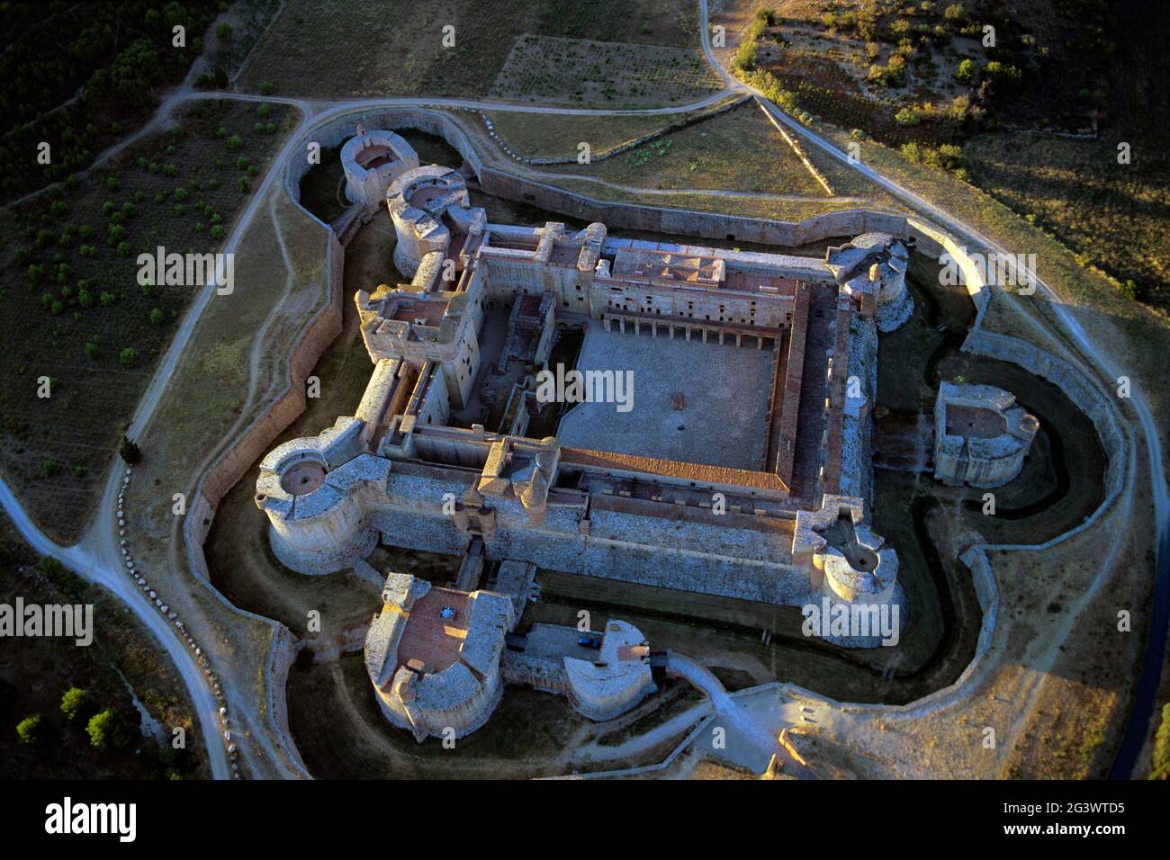 FRANCIA. PIRENEI ORIENTALI (66) IL ROUSSILLON. VISTA AEREA DI FORT SALSES Foto Stock