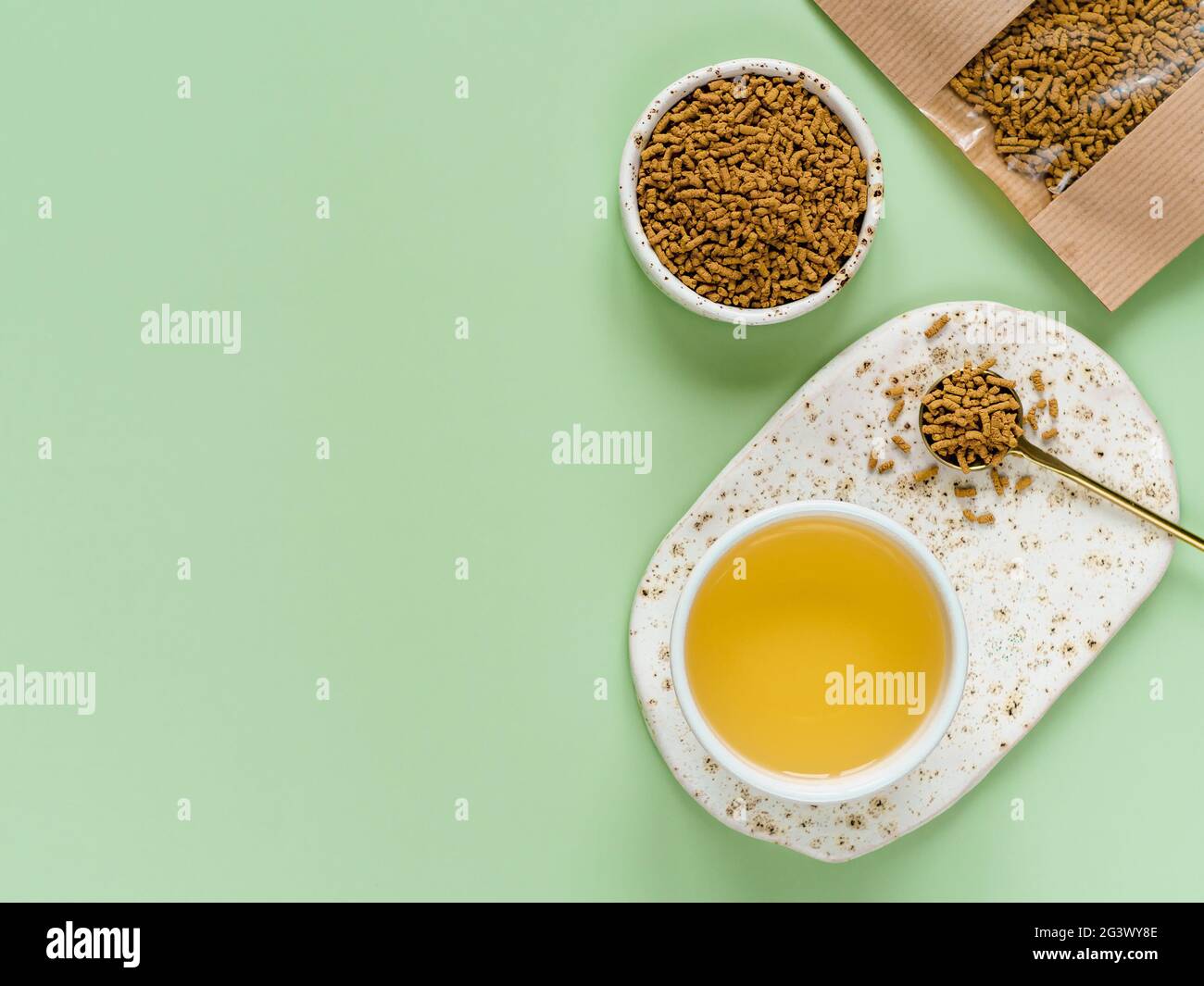 Tè di grano saraceno o tè di soba, piatto, spazio di copia Foto Stock