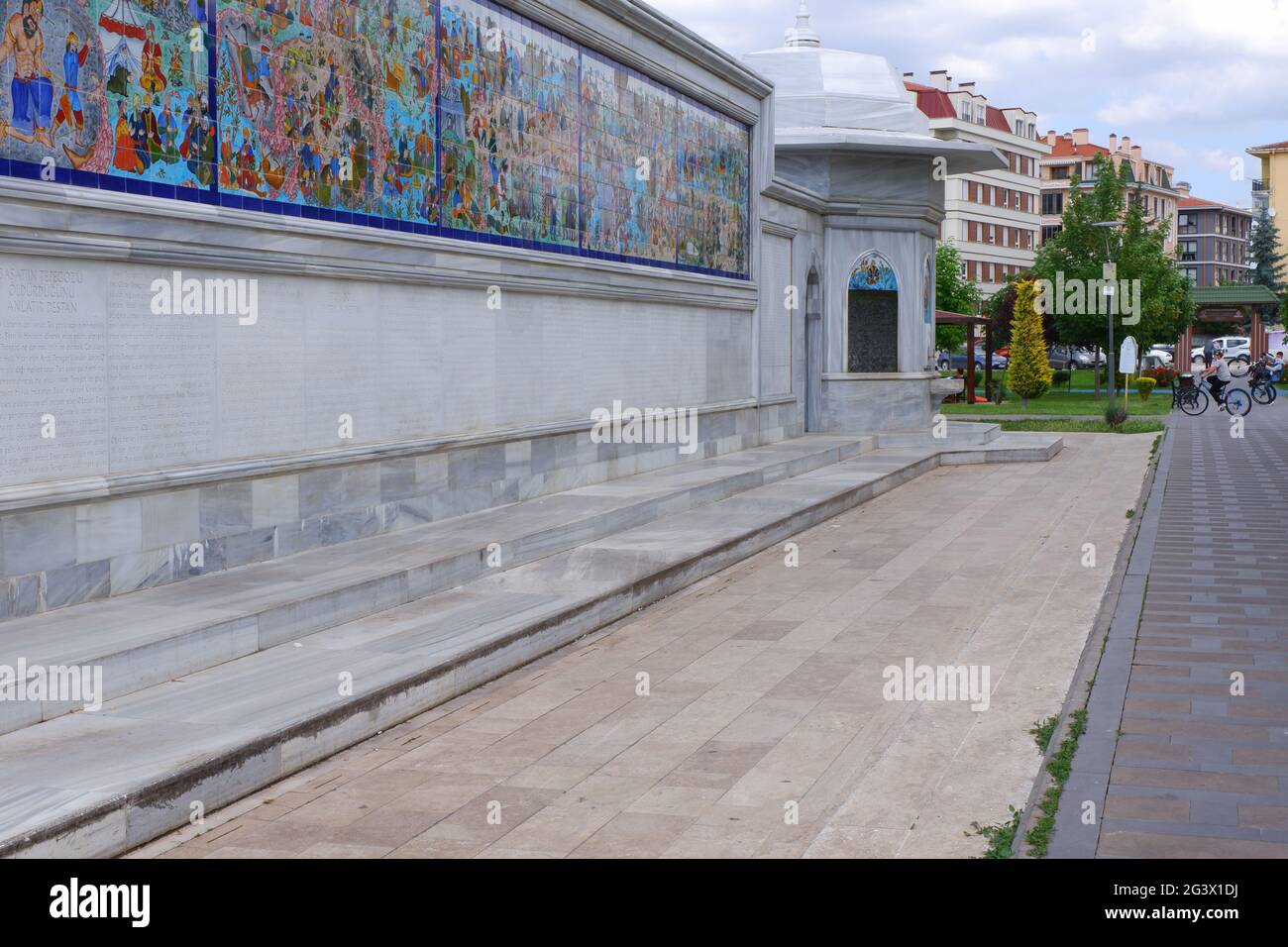 Storie di Muro di marmo della mitologia turca al Dede Korkut Park Eskisehir-Turkey Foto Stock