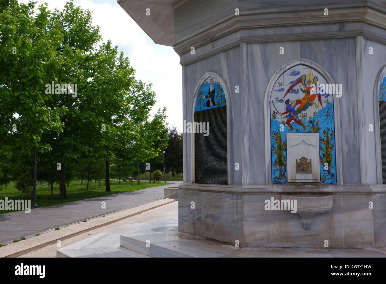 Storie di Muro di marmo della mitologia turca al Dede Korkut Park Eskisehir-Turkey Foto Stock