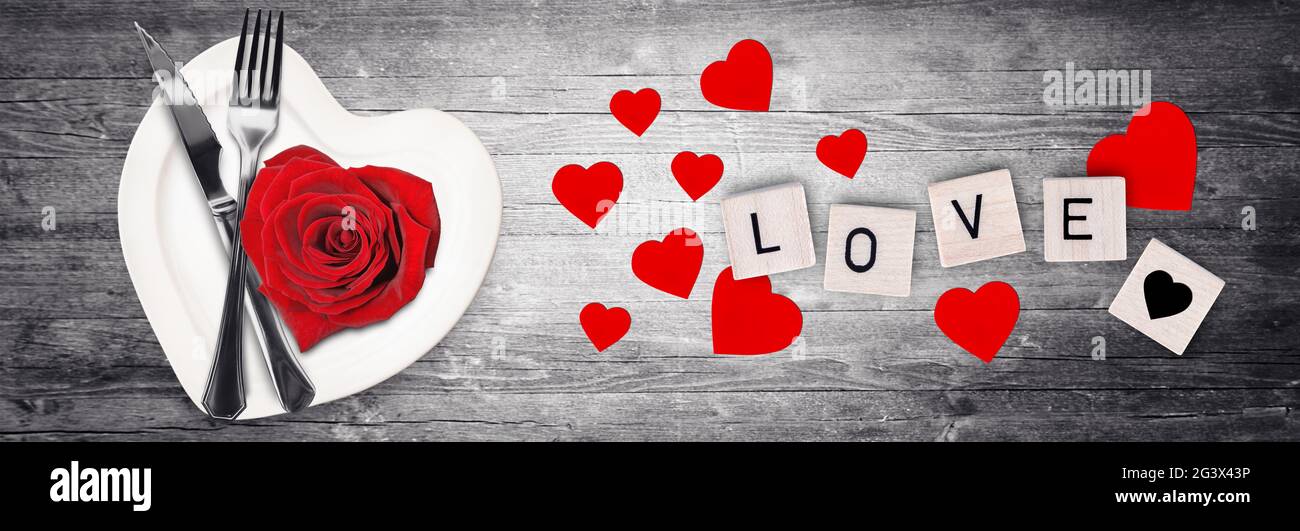 San Valentino cuore a forma di cena o concetto di salute nutrizione. Foto Stock