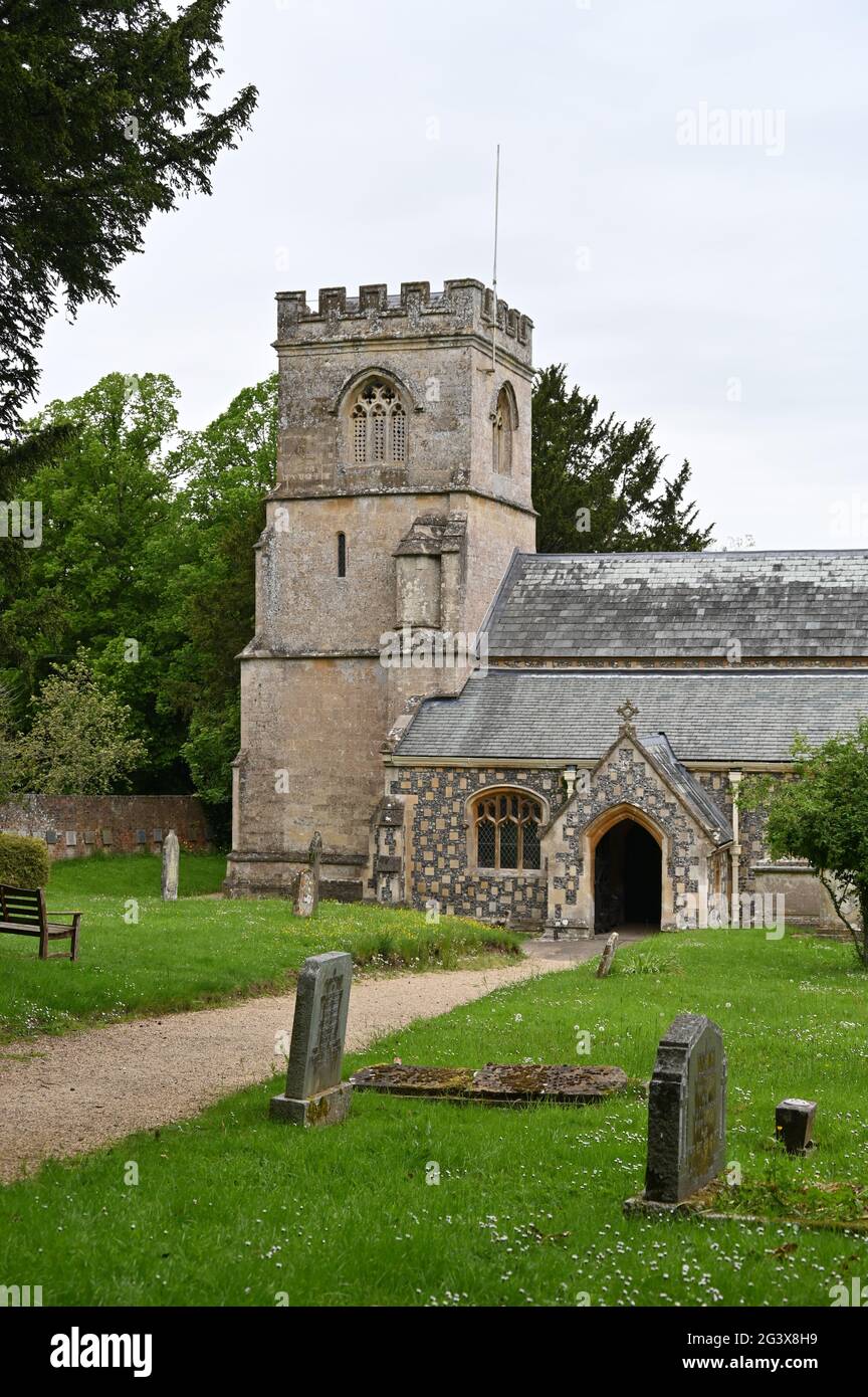 St George's Church, Preshute nella città mercato Wiltshire di Marlborough Foto Stock