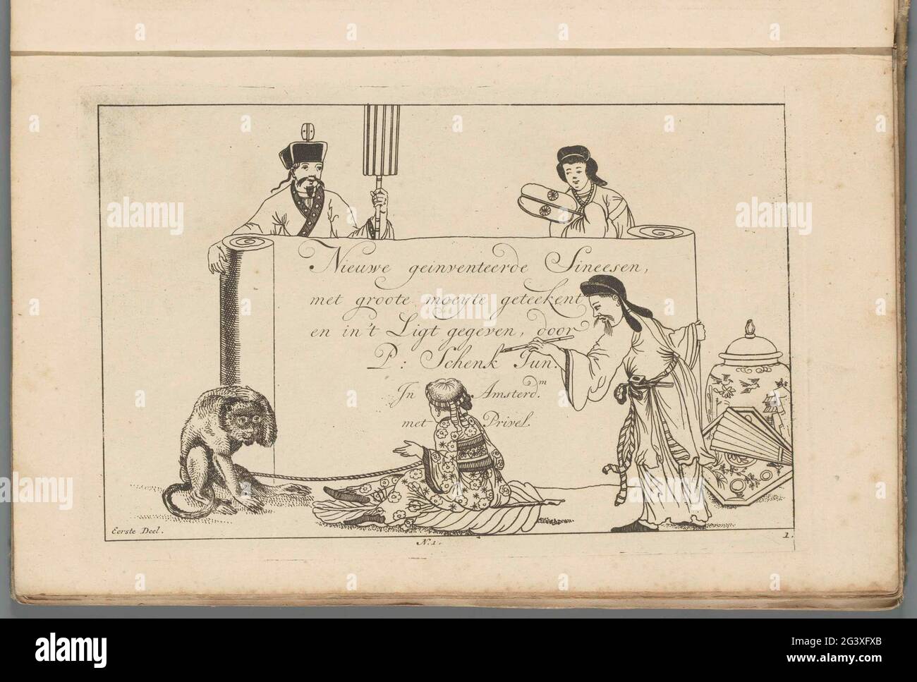 Quattro figure cinesi con banderola; nuovi seni convertiti, con grande Moeyte progettato e dato in esso, da P: Schenk Jun (...), prima parte. Un uomo diritto cinese scrive il titolo di una serie di stampa su una carta o polvere parzialmente aperta. Dietro il ruolo un uomo e una donna cinesi. In primo piano una figura sul retro con una scimmia su una corda. A destra un vaso cinese, un vassoio e una gamma. Al centro di numerati: 1. Stampa fa parte di un album. Foto Stock