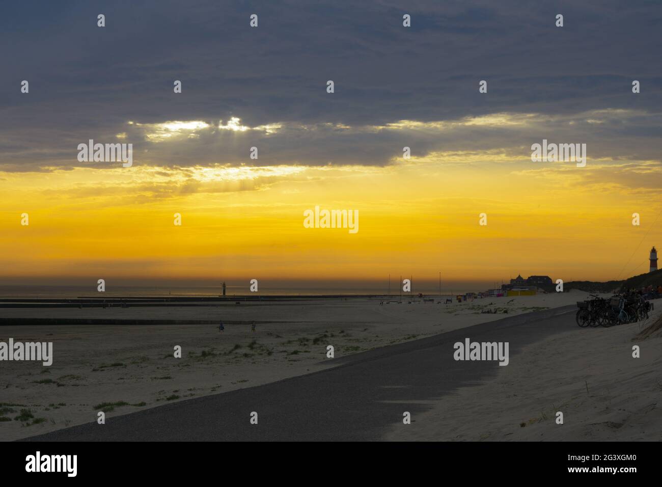 Luce serale sulla costa sud dell'isola di Borkum Foto Stock