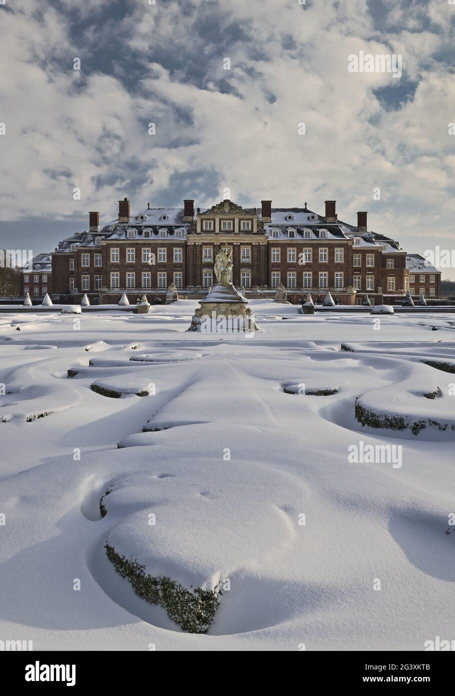 Isola di Venus coperta di neve con il castello di Nordkirchen in inverno, Nordkirchen, Germania, Europa Foto Stock