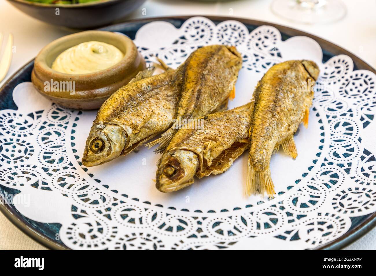 Piatto con pesce fritto della Mosella Foto Stock