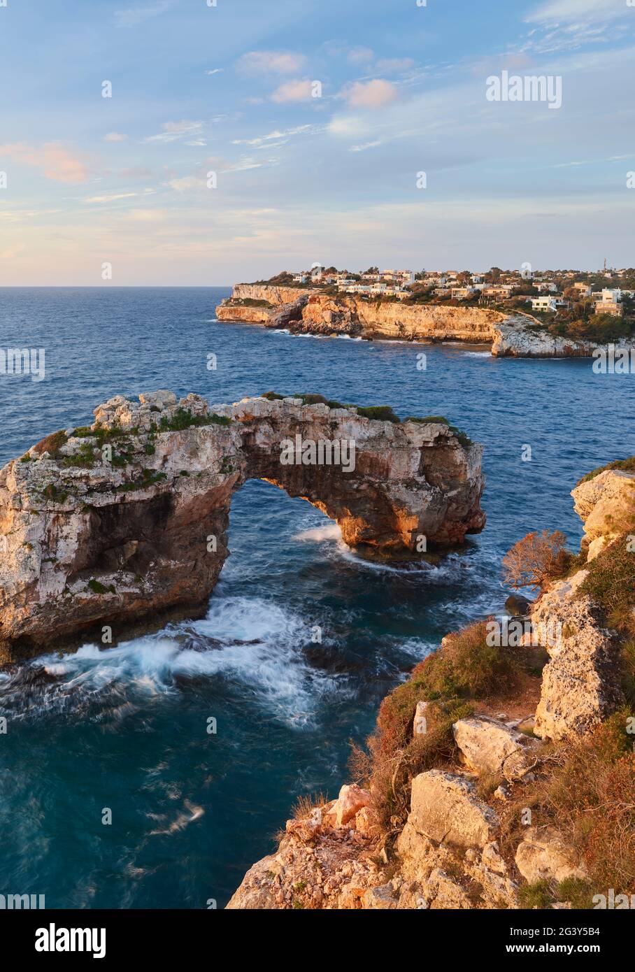 Es Pontas arco di roccia vicino Santanyi, Maiorca, Isole Baleari, Catalogna, Spagna Foto Stock